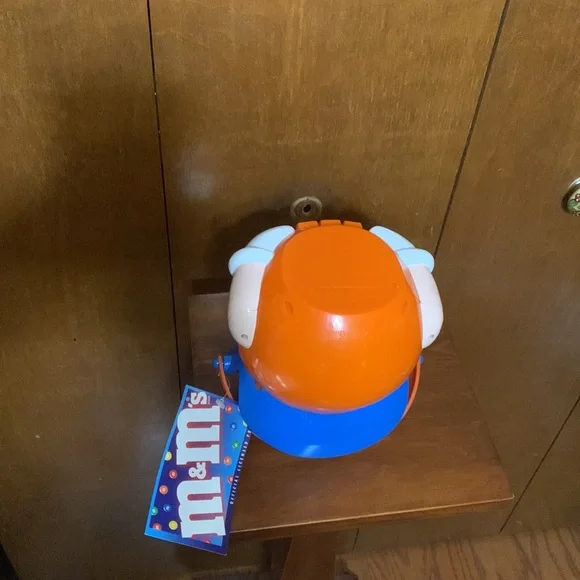 Mars~M&M Pirate Halloween Candy Bucket (1999) - Picture 8 of 9